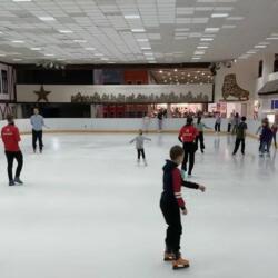 Каток в ТРК Три Кота